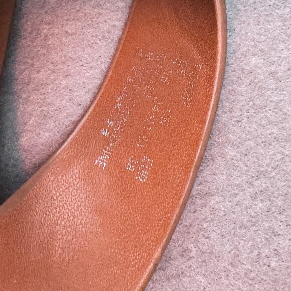 Coach Sandals Womens Size 7.5 Tan Brown Leather Thong Flip Flop Heart Logo - Picture 9 of 11